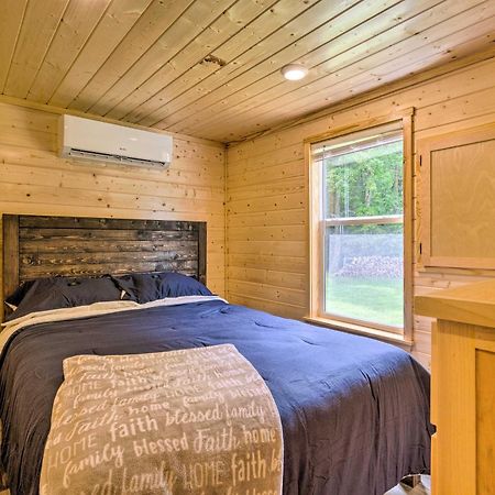 Quaint Mtn Cabin Tiny Living Near Big Adventure Бревард Екстер'єр фото
